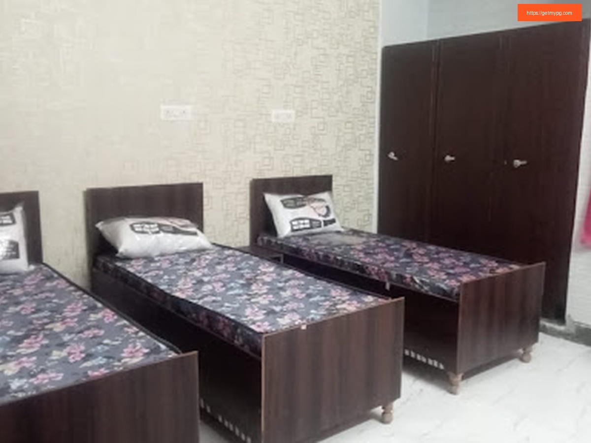 Girls Pg In Noida Call 8433295163 And 7579320007 exterior