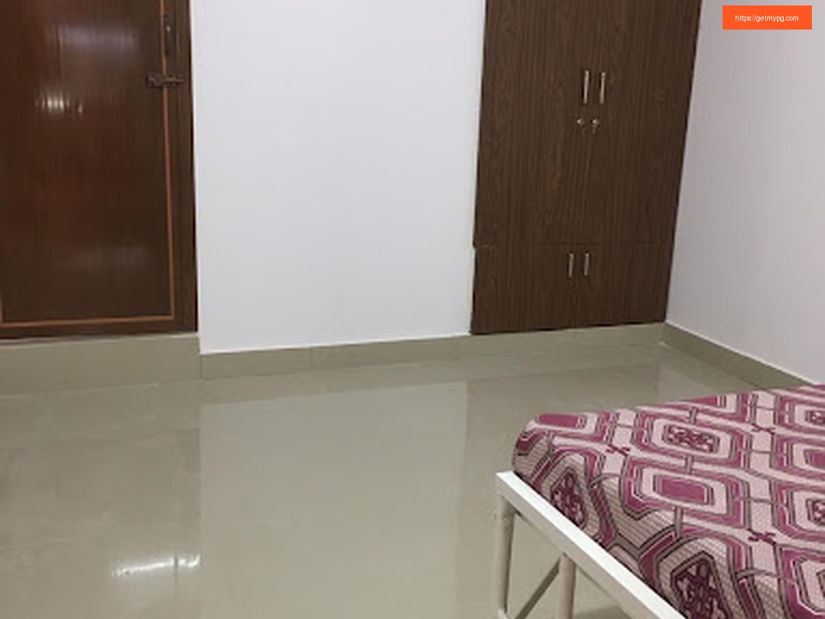 M R Pg For Gents exterior