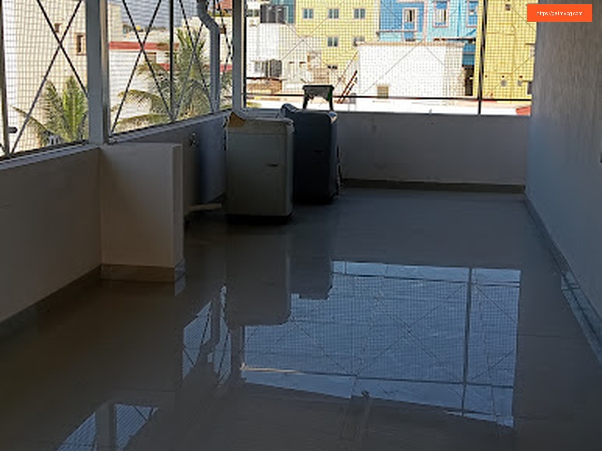 Svs Pg For Ladies exterior